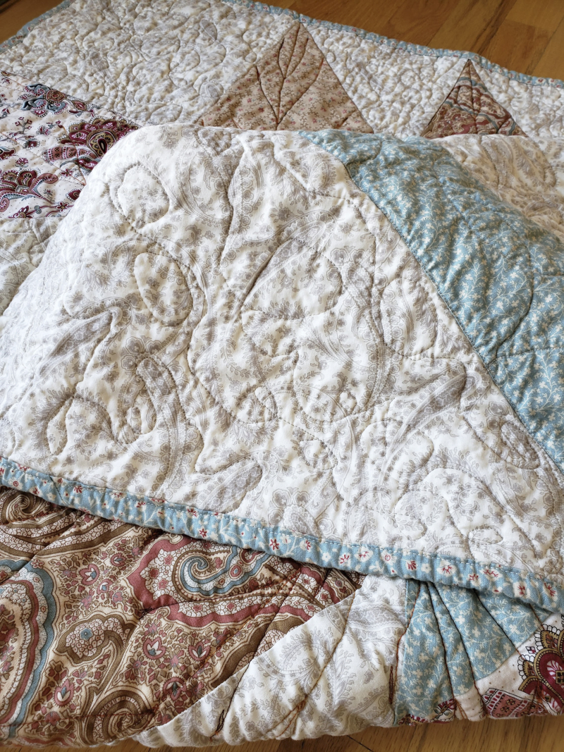 Fall leaf table quilt crinkles and swirls Fall leaf table quilt crinkles and swirls
